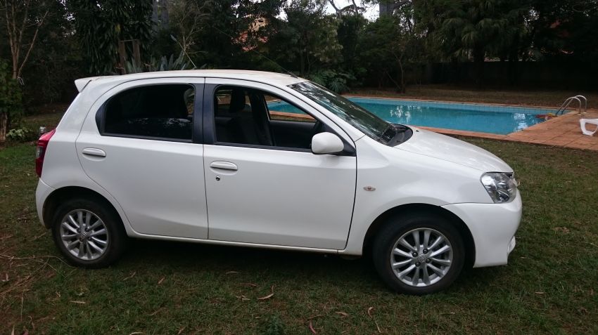 Toyota Etios XLS 1.5 hatch